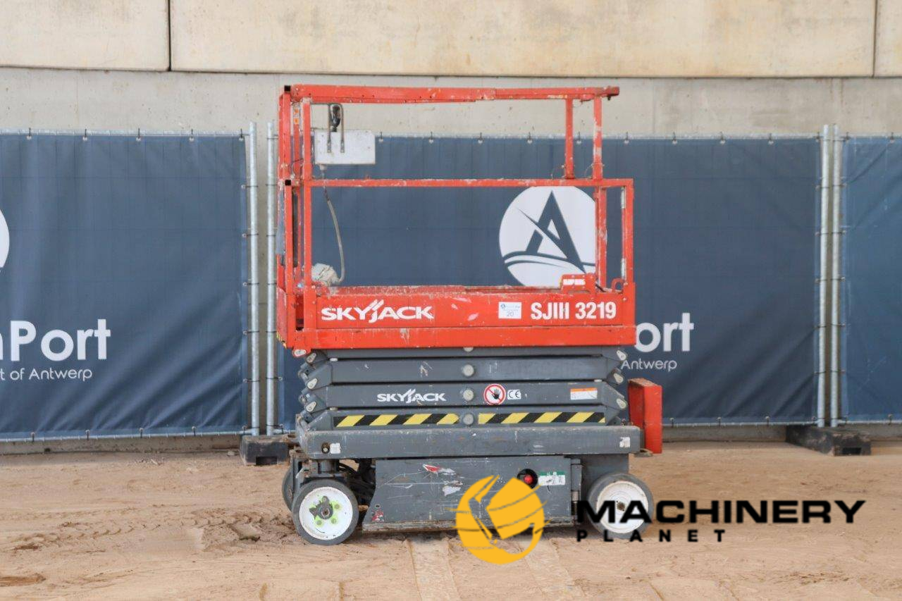 Scissor lift SkyJack SJ3219 Diesel 227kg 7.47m 2015 2015  image