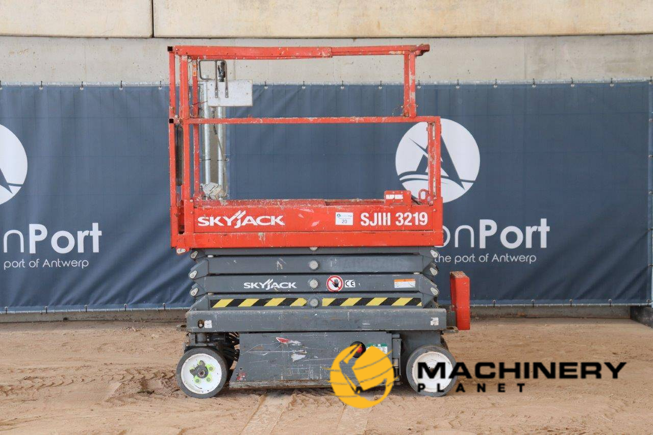 Scissor lift SkyJack SJ3219 Diesel 227kg 7.47m 2015 2015  image