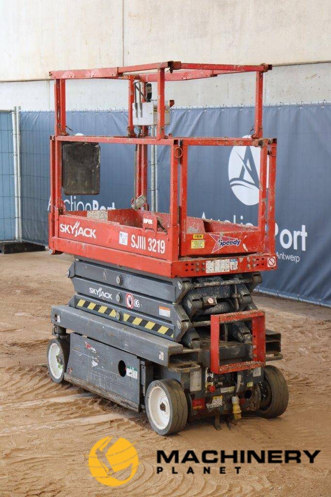 Scissor lift SkyJack SJ3219 Diesel 227kg 7.47m 2015 2015  image