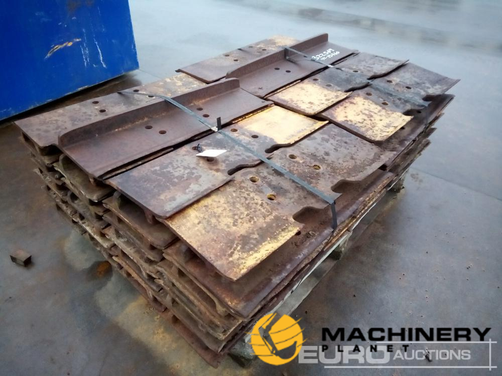 700mm Steel Track Pads to suit D8 (Pallet of)  Machinery Parts  140322569 image