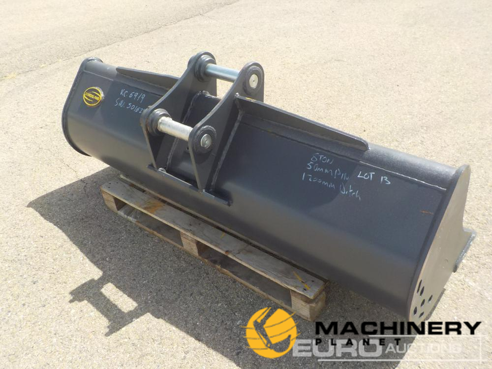 Unused 2022 Strickland 72" Ditching Bucket 50mm Pin to suit New Holland E70 / 1800mm Cazo Limpieza 65mm Bulon para New Holand E70  New Buckets 2022 240045788 image