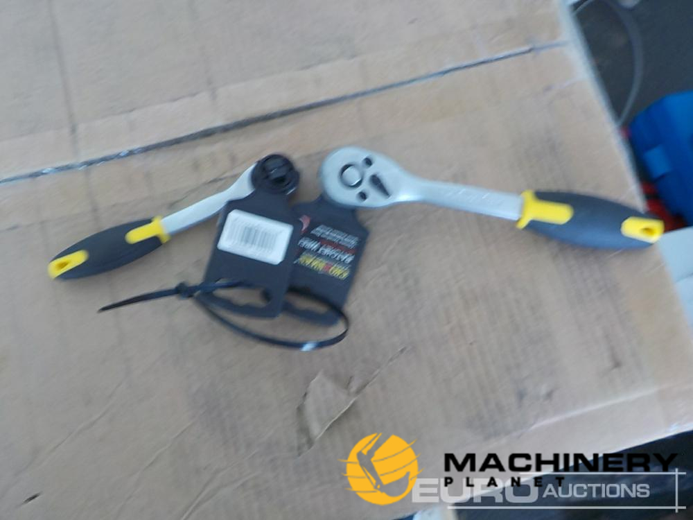 Unused Crownman 495010G/6G Ratchet Wrench Kit / Juego 2 Llaves de Carraca  Garage Equipment  240051222 image