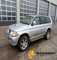 2006 Mitsubishi Shogun  SUVs 2006 100285327