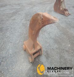 Ripper, Ear To Ear 220mm, Centre To Centre 410mm, pin 65mm  Second Hand Buckets  300043048