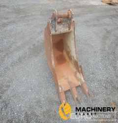 Cce 600mm Bucket, Centres 380mm, Ears 210mm, Pins 65mm  Second Hand Buckets  300043047