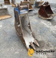 580mm Bucket to suit Excavator, Centers 485mm, Ears 420mm, Pins 90mm  Second Hand Buckets  300043064
