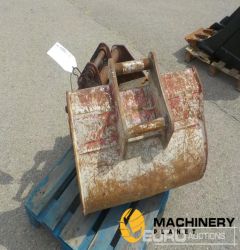 30", 22" Digging Buckets 50mm Pin, QH to suit 6-8 Ton Excavator / Cazo 750mm Bulón 50mm, Cazo 550mm 50mm Pin, Enganche Rápido  Second Hand Buckets  240045853