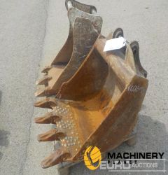 24" Digging Bucket 40mm Pin to suit Mini Excavator, 16" Digging Bucket 50mm Pin to suit 6-8 Ton Excavator / Cazo 600mm Bulón 40mm, 400mm Bulón 50mm  Second Hand Buckets  240045860