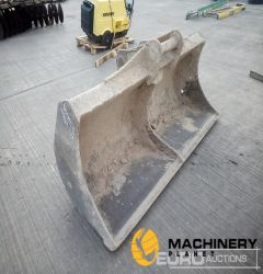 70" Ditching Bucket 65mm Pin to suit 13 Ton Excavator  Second Hand Buckets  140316656