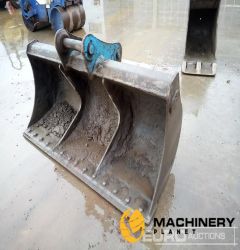 70" Ditching Bucket 65mm Pin to suit 13 Ton Excavator  Second Hand Buckets  140316995