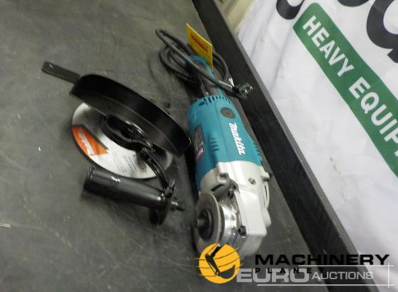 Makita GA7021 7 Angle Grinder, with AC/DC Switch - Power Angle