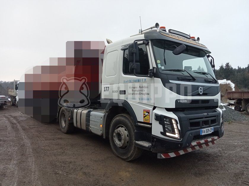 VOLVO FMX 500 – 2016 – 6X4 – CABINE SIMPLES 