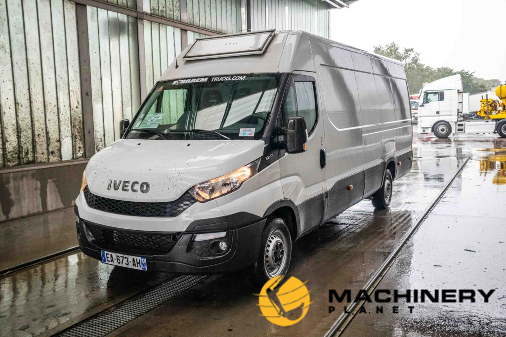 Iveco Daily 35S17+CAISSE POUSSIN/CHICKEN/KUIKEN/KÛKEN 2015 E62205 image