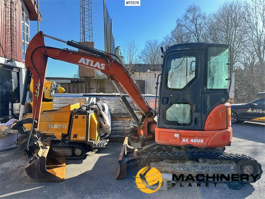 Atlas AC40U Mini excavator w/ 2 buckets and spike hammer 2019 17676 image