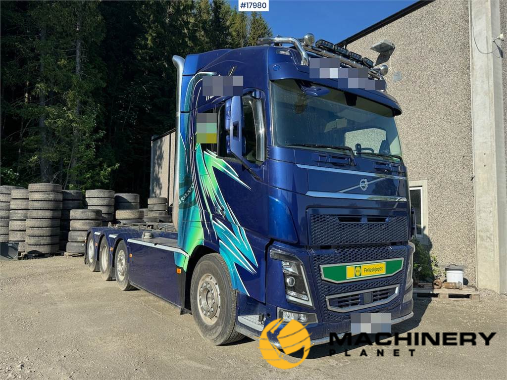 Volvo FH16 750 tridem hook truck w/ 20T Palfinger hook 2018 17980 image