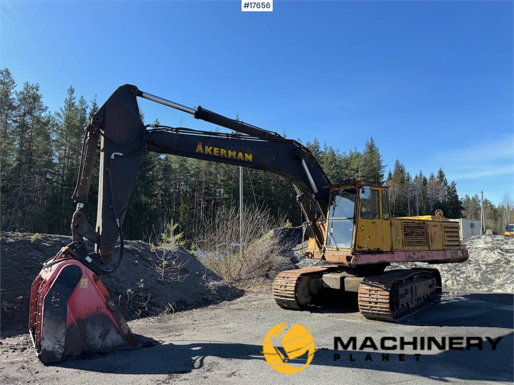 Akerman H16c crawler excavator w/ Alu sieve bucket and too 1978 17656 image