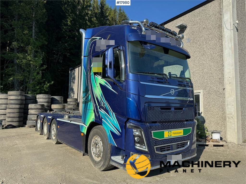 Volvo FH16 750 tridem hook truck w/ 20T Palfinger hook 2018 17980 image