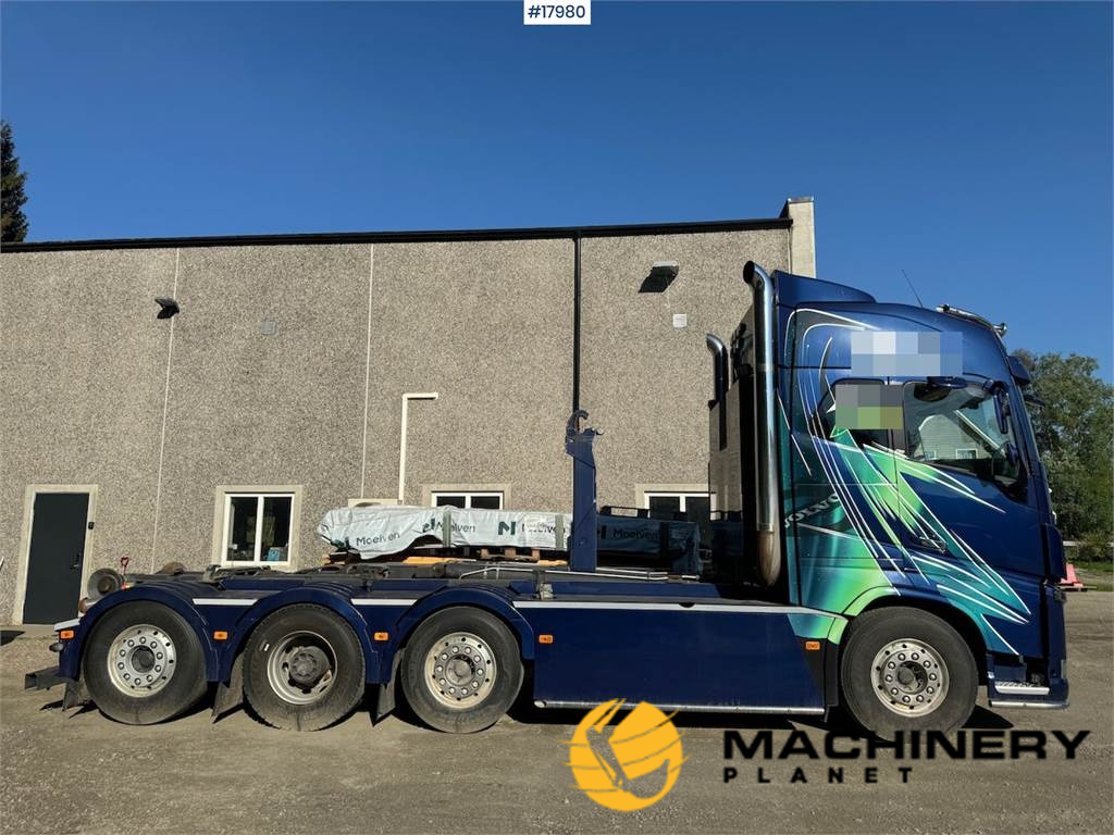 Volvo FH16 750 tridem hook truck w/ 20T Palfinger hook 2018 17980 image