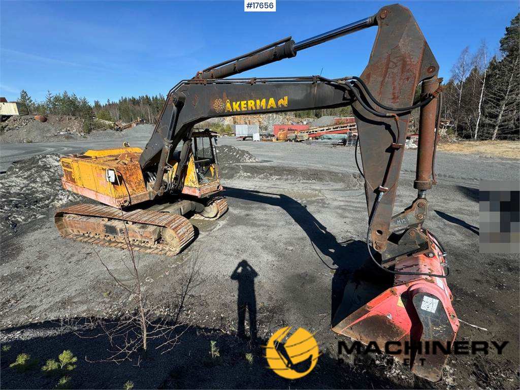 Akerman H16c crawler excavator w/ Alu sieve bucket and too 1978 17656 image