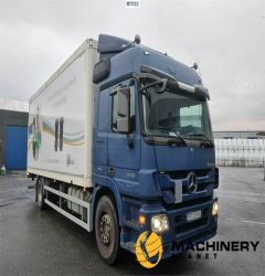 Mercedes-Benz Actros 1832 4x2 Box truck with lift and side openi 2012 17132