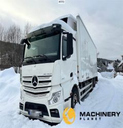 Mercedes-Benz Actros 2551 6x2 Box Truck w/ fridge/freezer unit. 2015 17172