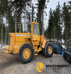 Volvo L90D Wheel loader w/ folding wing tray and scale. 2001 17342