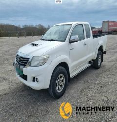 Toyota Hilux 4x4 Manual transmission. Summer and winter w 2014 17736