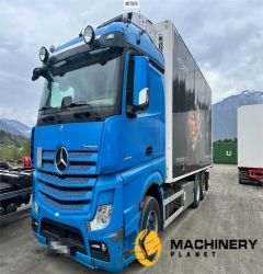 Mercedes-Benz Actros 2563 Box truck w/ fridge/freezer unit and f 2019 17815