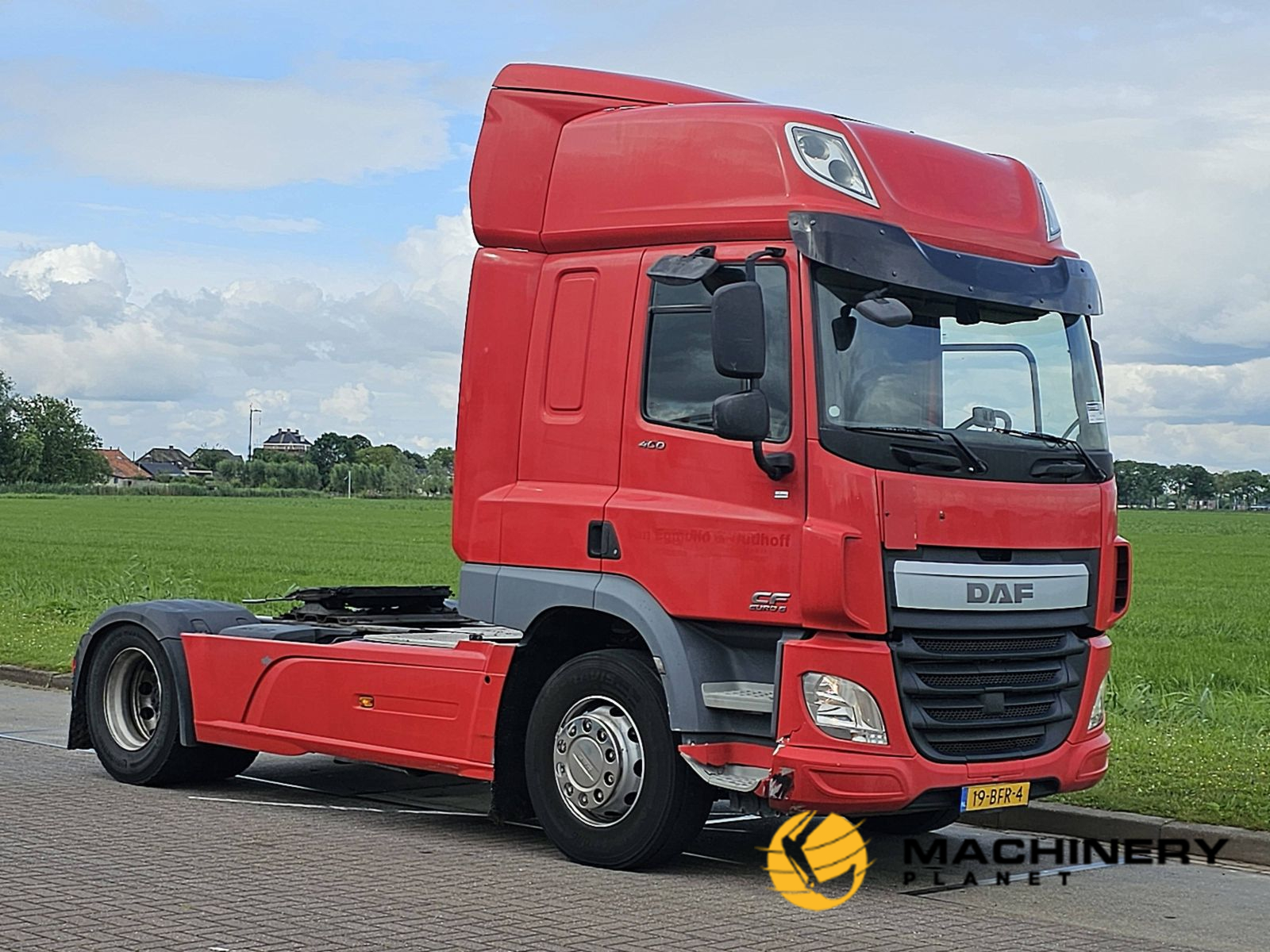 DAF CF 400 spacecab skirts 2015 image