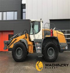 Liebherr L550 2015 New Tires 
 2015 - # 4231