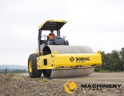 BOMAG ROLLER COMPACTOR BW211D 2013 image