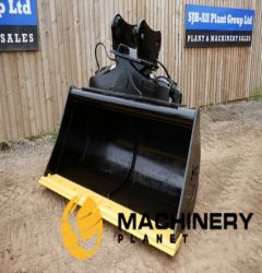 Unused 80" Hydraulic Tilting Bucket (18-26 Ton Excavator)