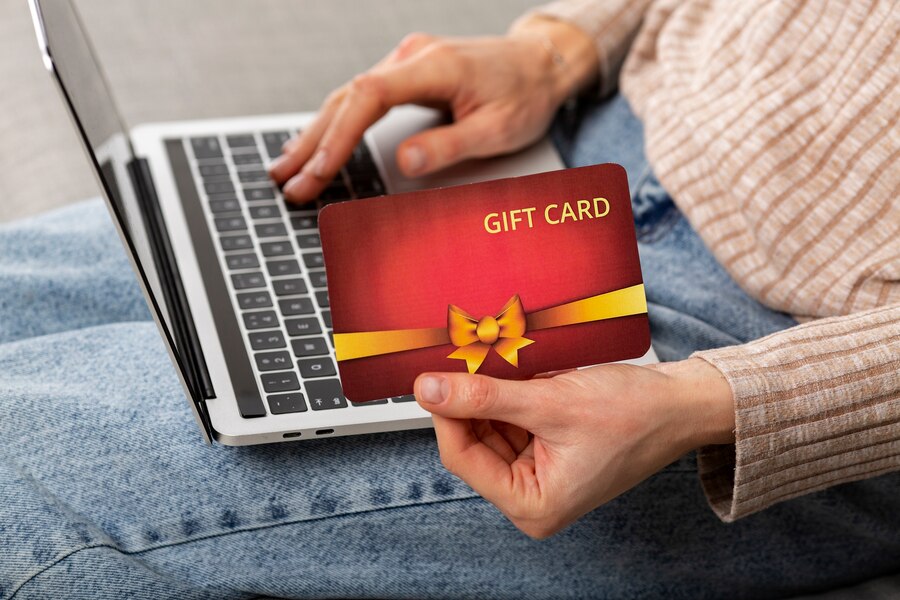 What is a Shopify gift card balance?