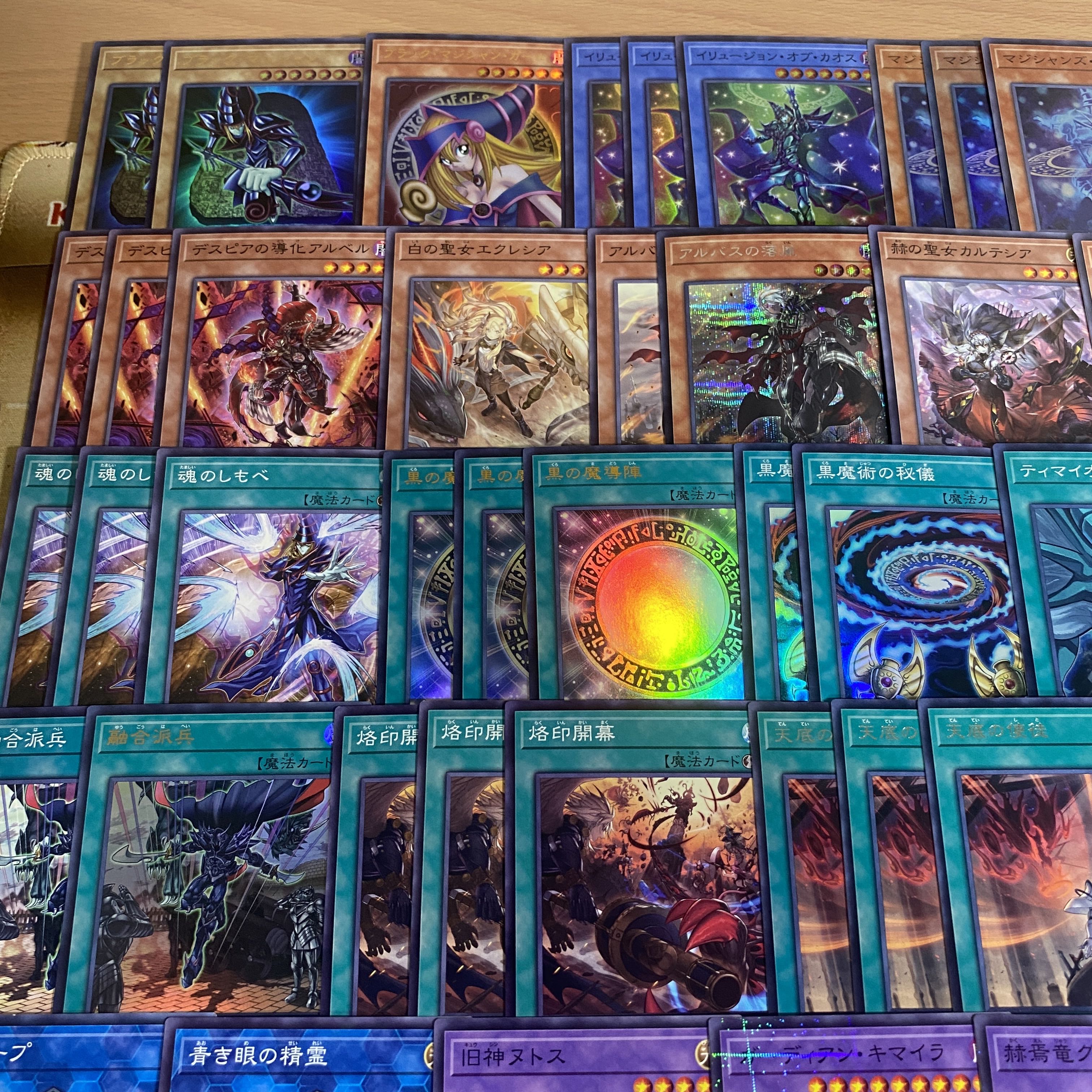 Black Magician Deck [Search below Cartesian, Saint of Brilliance, Yu-Gi-Oh, full-scale construction, early 2nd period, relief, gateball, deck parts]. 1枚