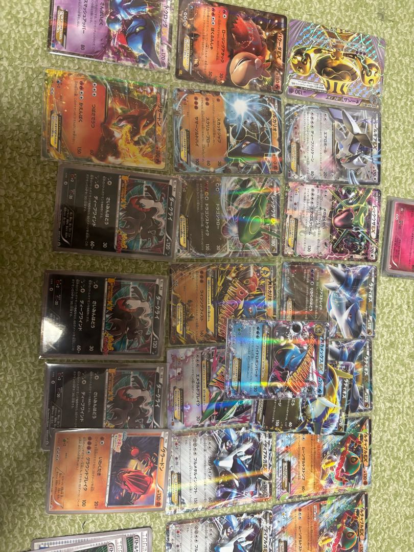 まとめ売り　映画カード多数　コイキングピカチュウケース付き 30枚