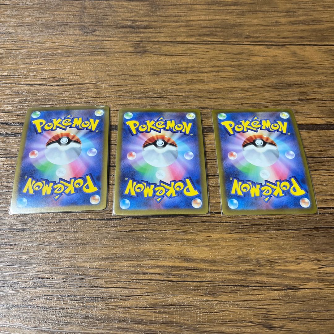 three flat objects (e.g. tickets, pieces of cloth, etc.) Kagayaku Hawlucha K 078/172