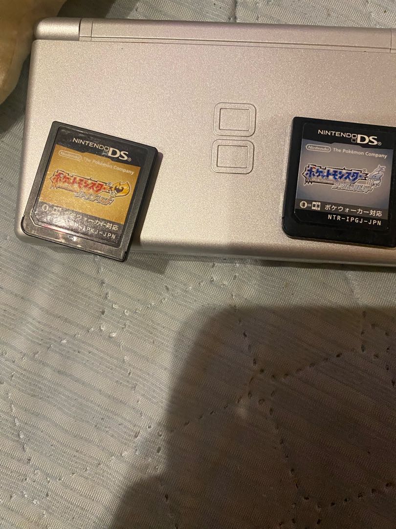 DSとポケモンカセット2つ金銀