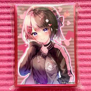 ぴらるーく　クリス　スリーブとプレイマット Amazon.co.jp: ぴらるーく シンフォギア 雪音クリス スリーブ