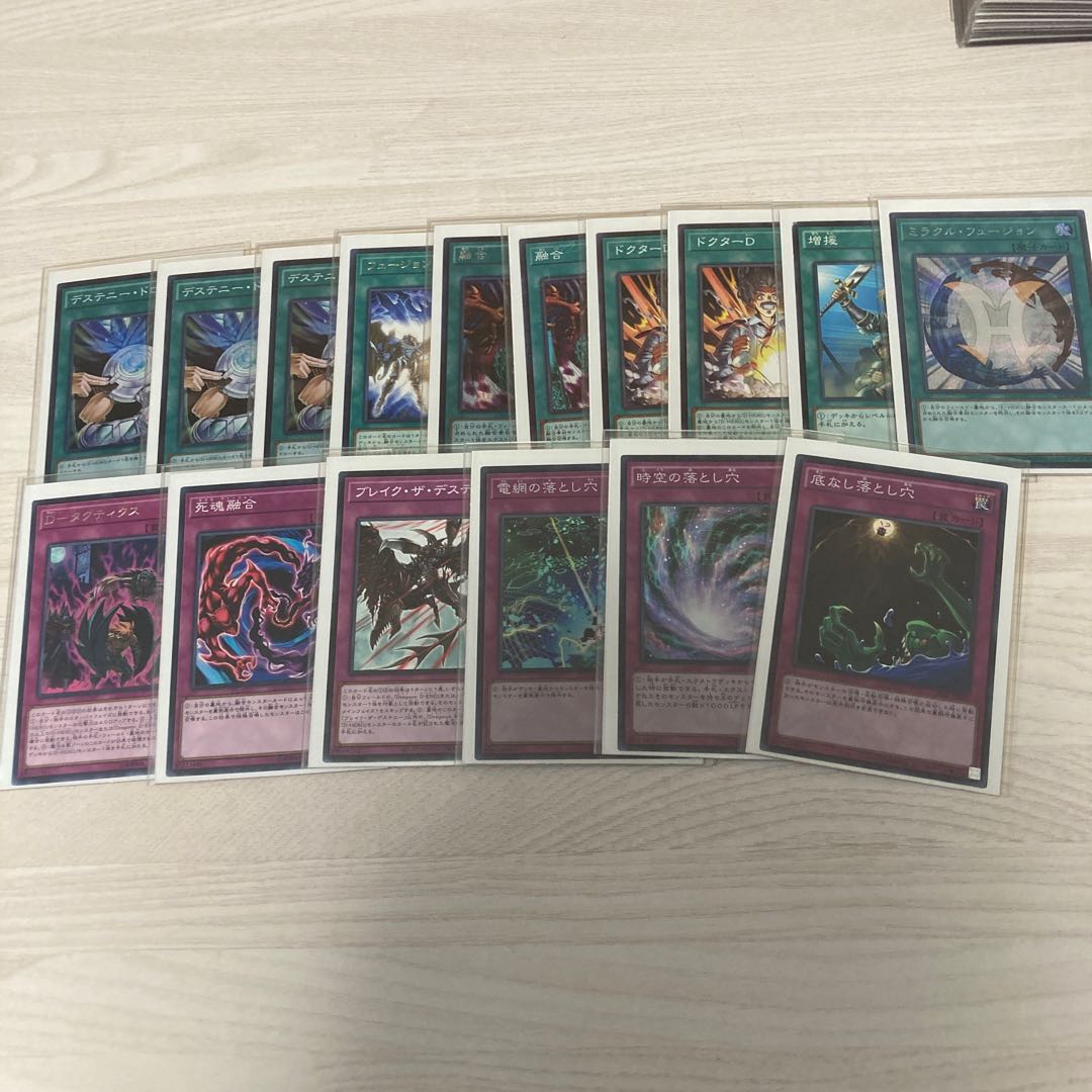 D. HERO deck with sleeve 1枚