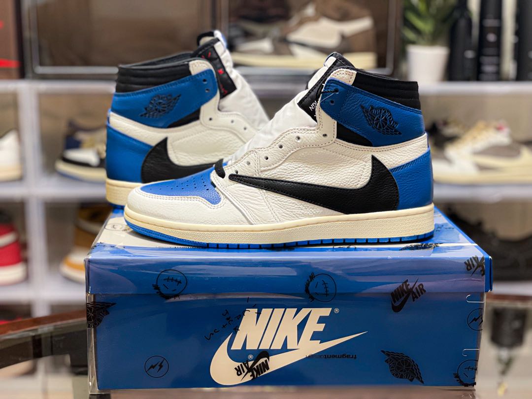 匿名配送 美品 NIKE ナイキ エア ジョーダン 1 ミッド スニーカー 
