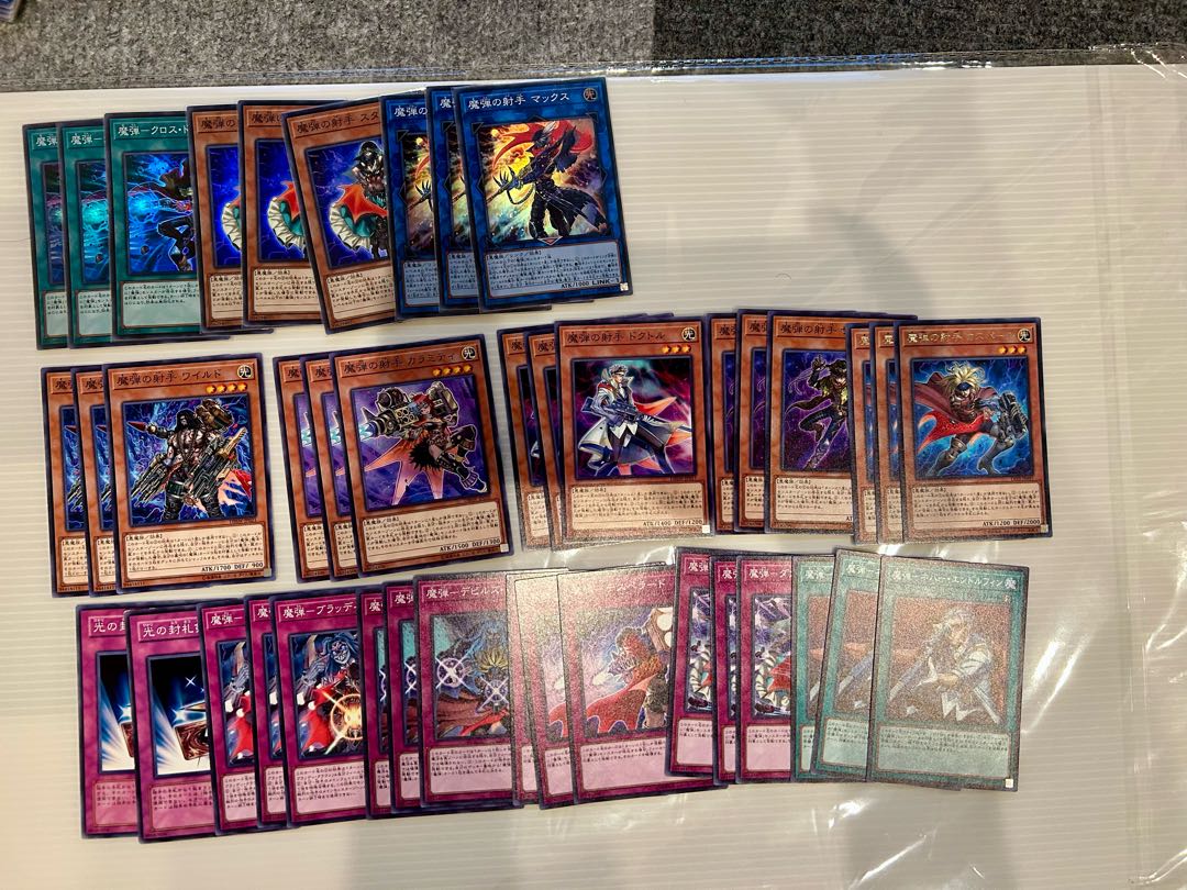 遊戯王 大量まとめ売り 約15万枚 引退品 業者引取品 総重量250kg 遊戯王 大量まとめ売り 約15万枚 引退品 業者引取品 総重量250kg