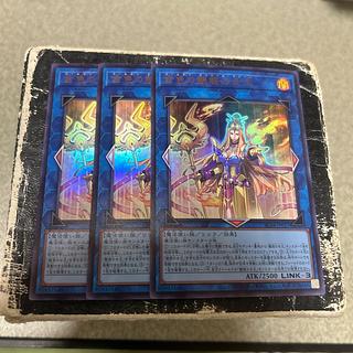 金色の魅惑の女王