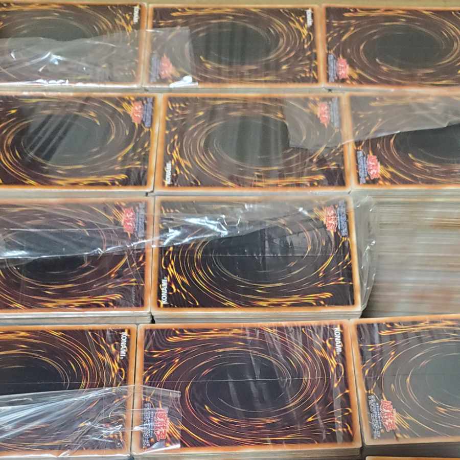 Yu-Gi-Oh! Super Rare and above, approx. 2000 cards, sold in bulk