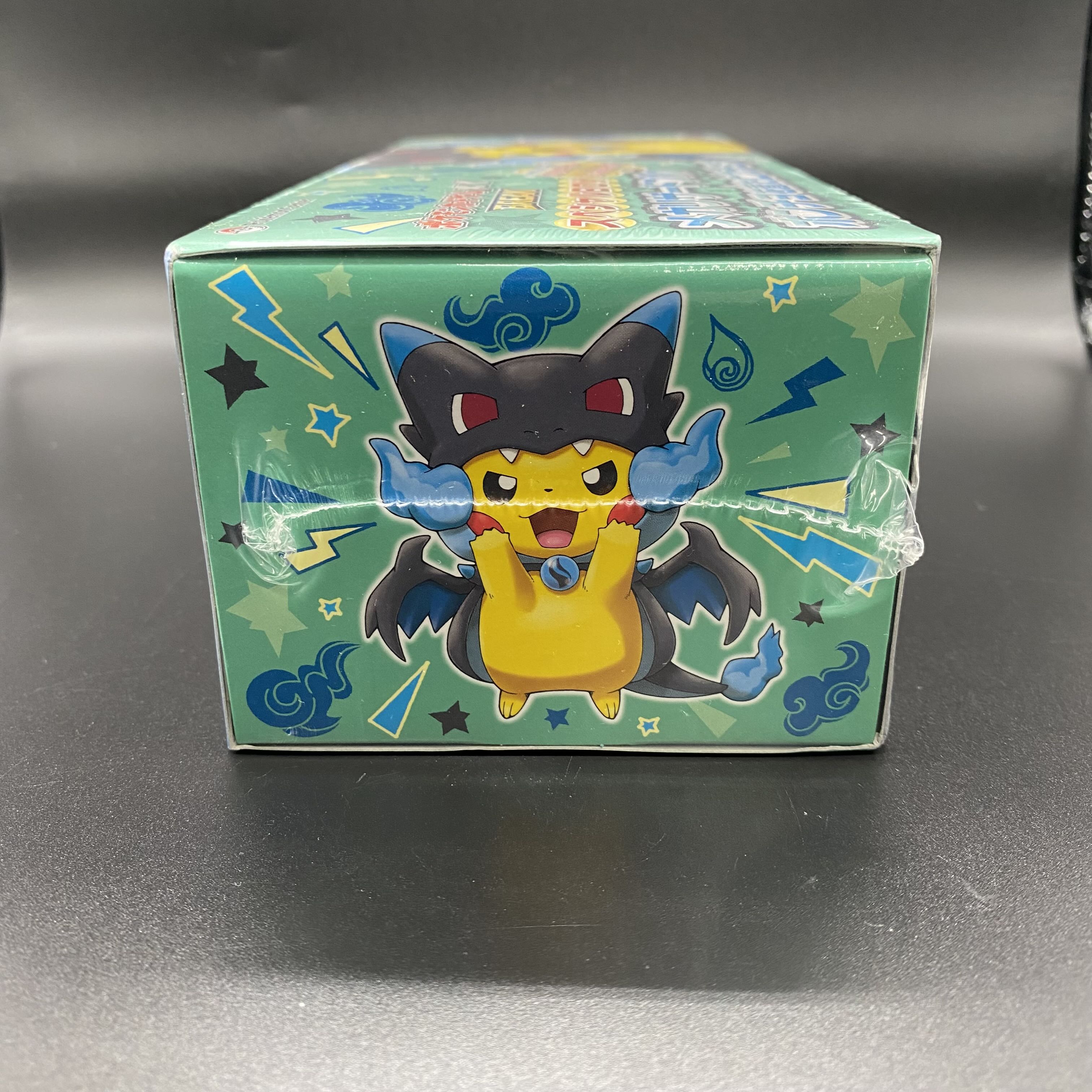 スペシャルBOX メガリザードンXのポンチョを着たピカチュウ 未 スペシャルBOX メガリザードンXのポンチョを着たピカチュウ 未