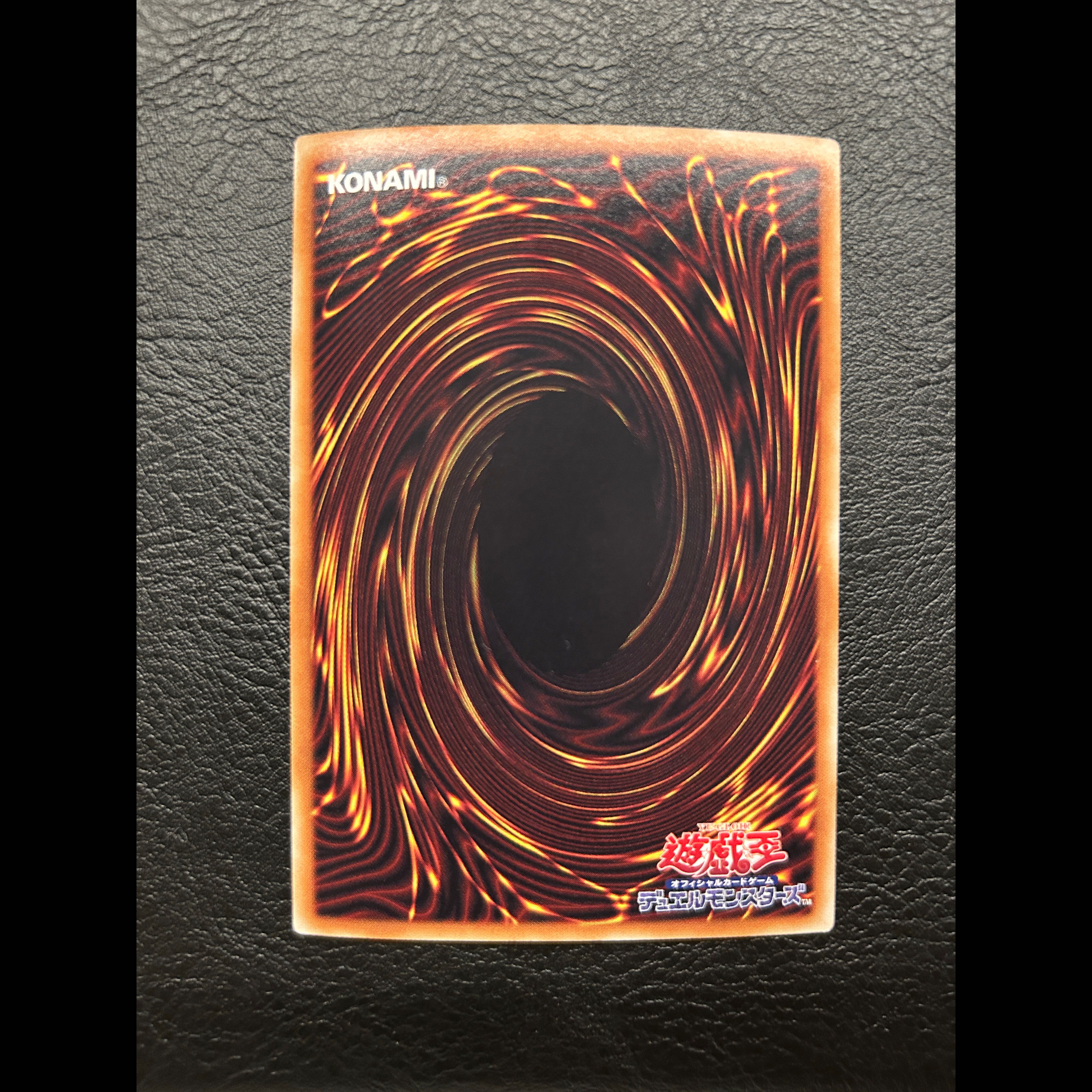 ブラック・マジシャン・ガール ホログラフィックレア 日焼け DP23-JP000 1枚