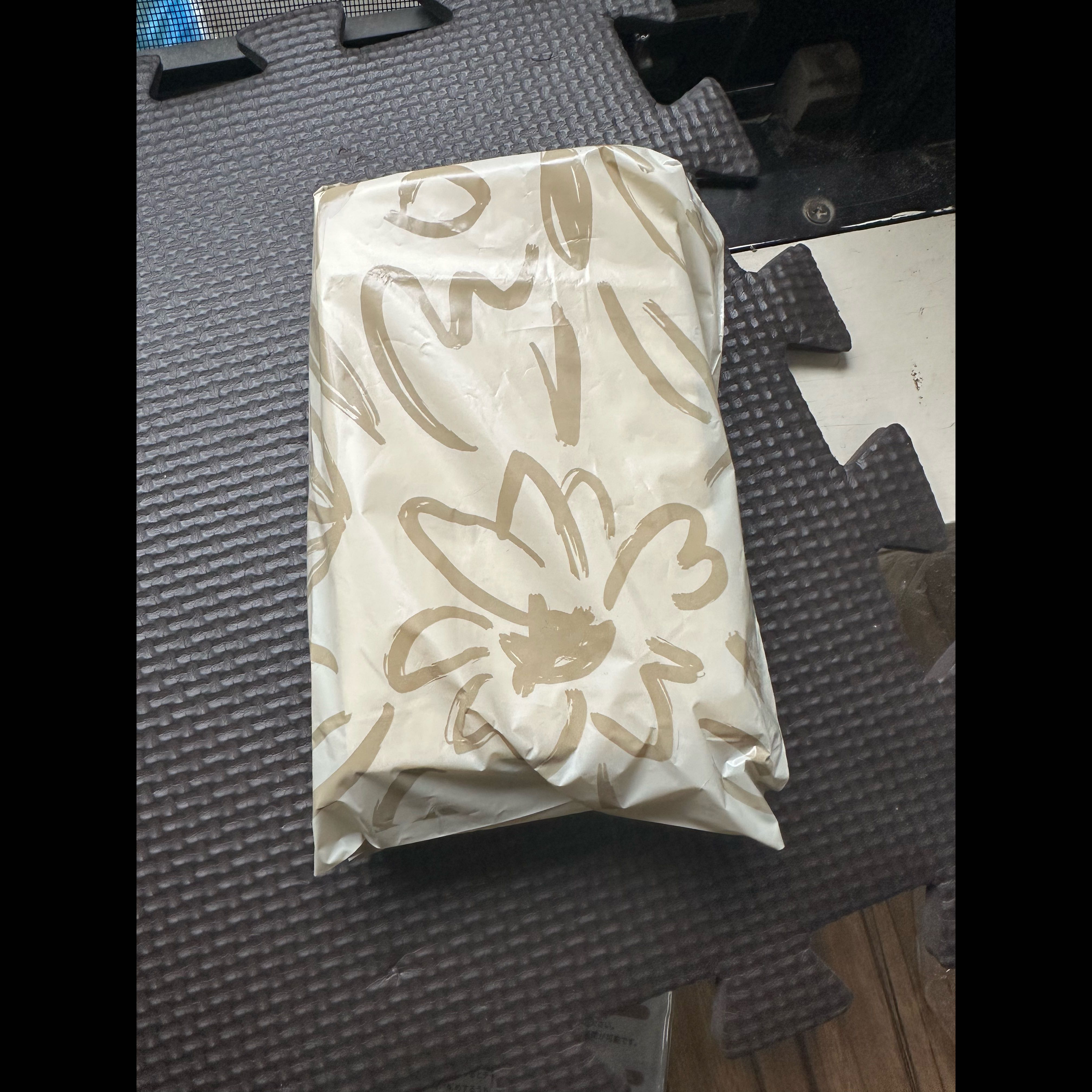 How to Safely Package Pokémon Cards 1枚