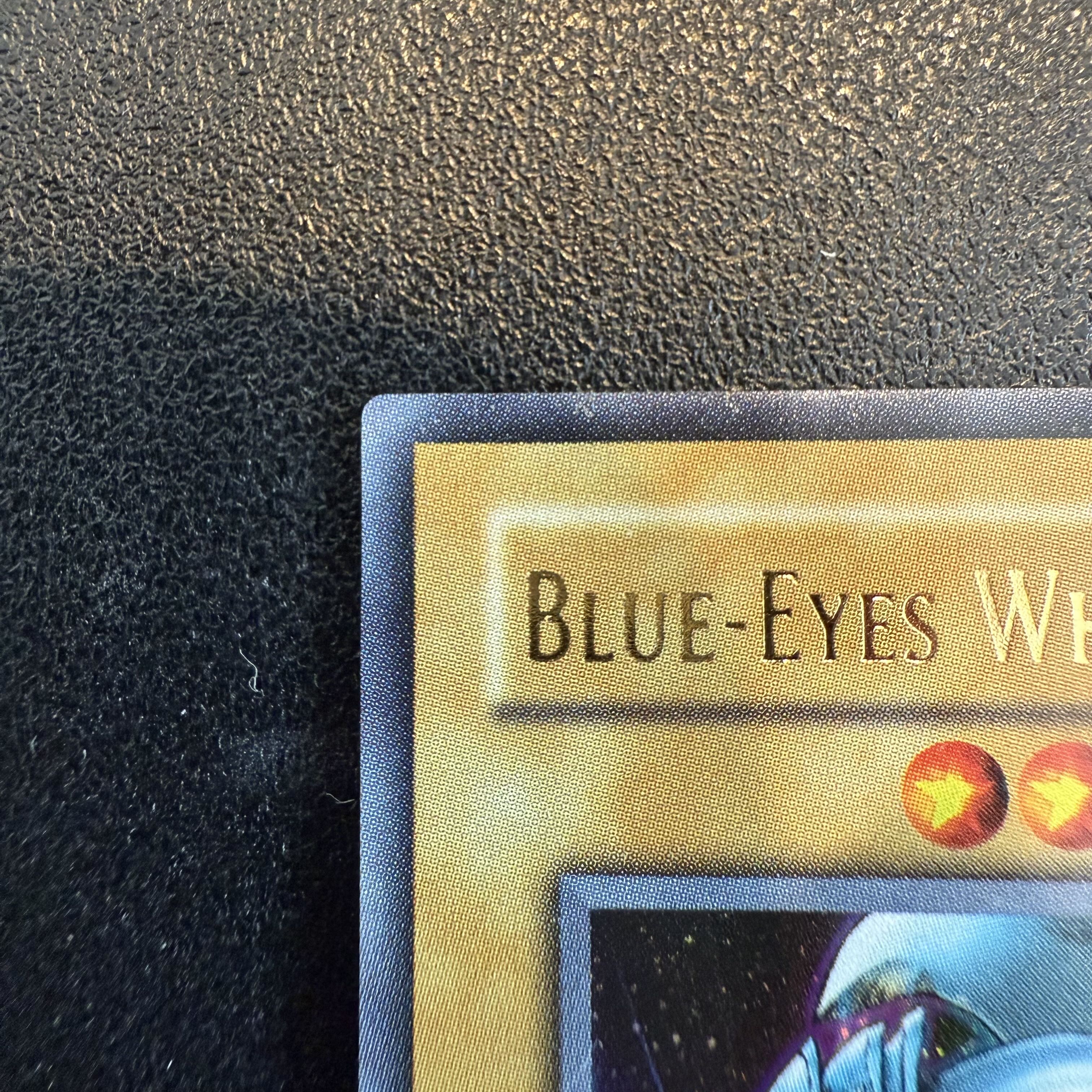 BLUE Eyes White DRAGON Blue-Eyes White Dragon
