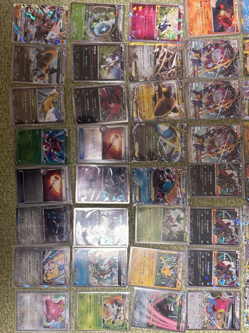 まとめ売り　映画カード多数　コイキングピカチュウケース付き 30枚