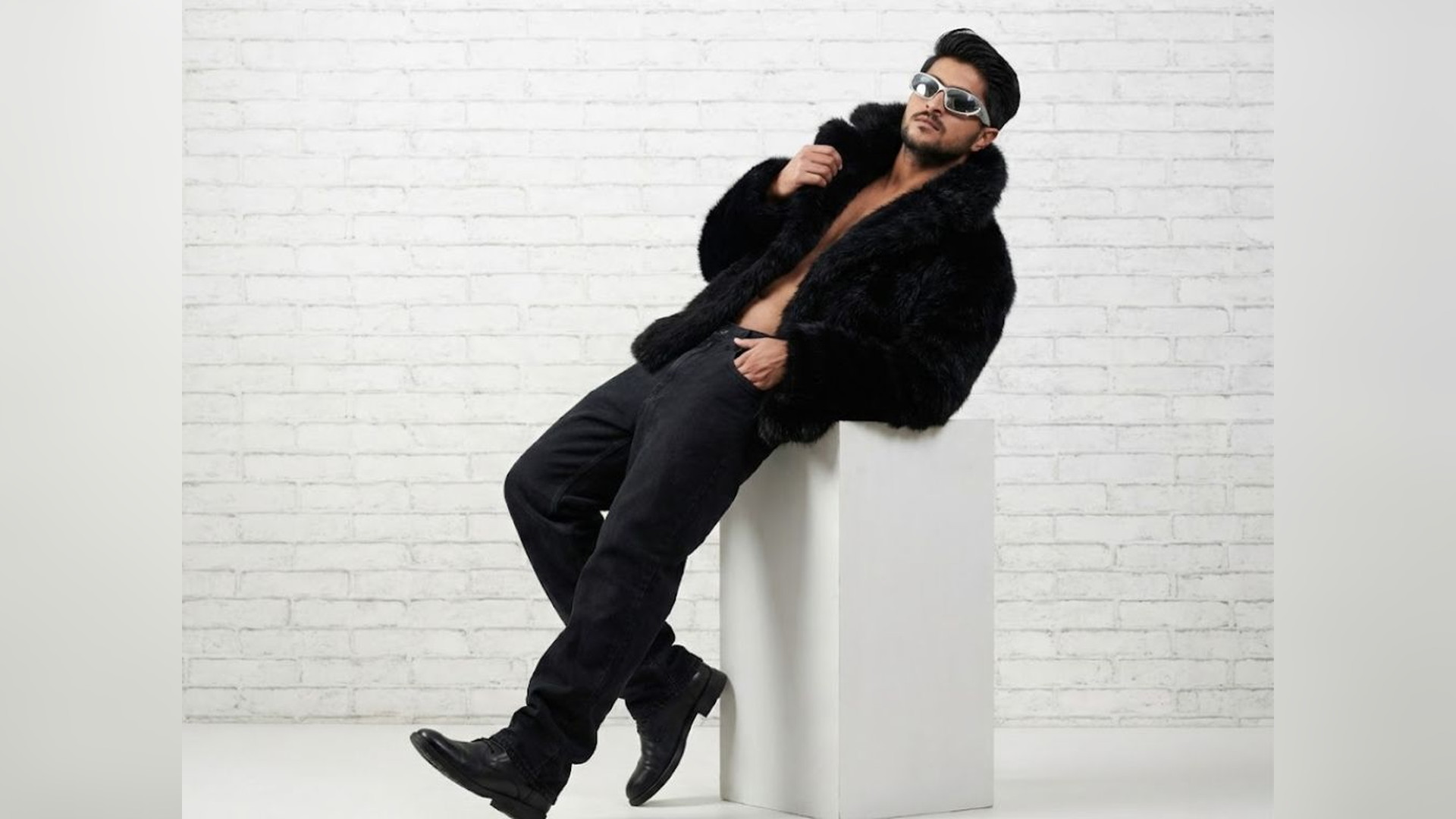 Fashion Attitude Pose