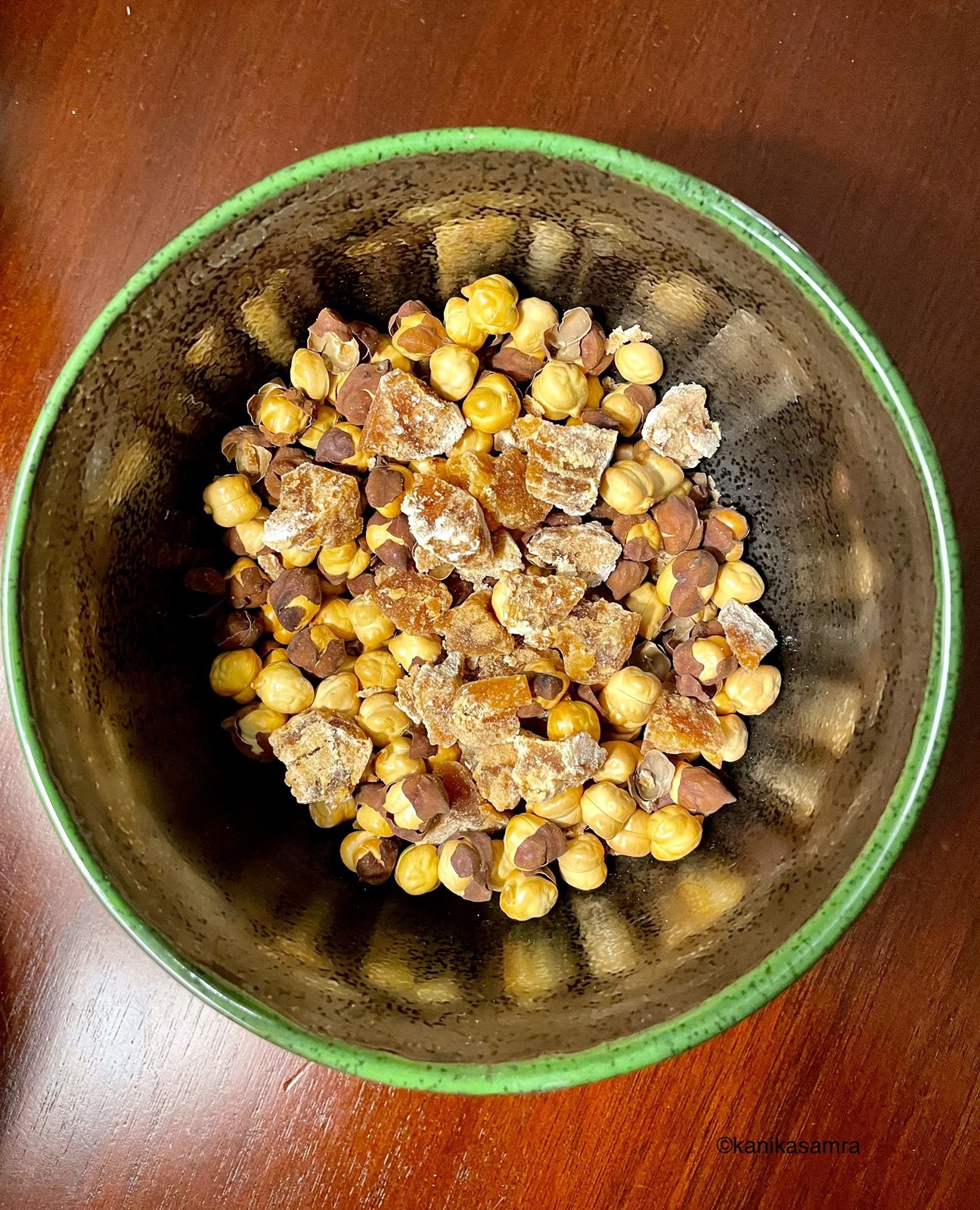 Roasted Chana & Jaggery